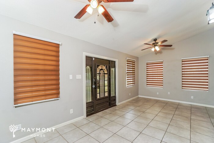 Building Photo - 455 Maplewood Ln