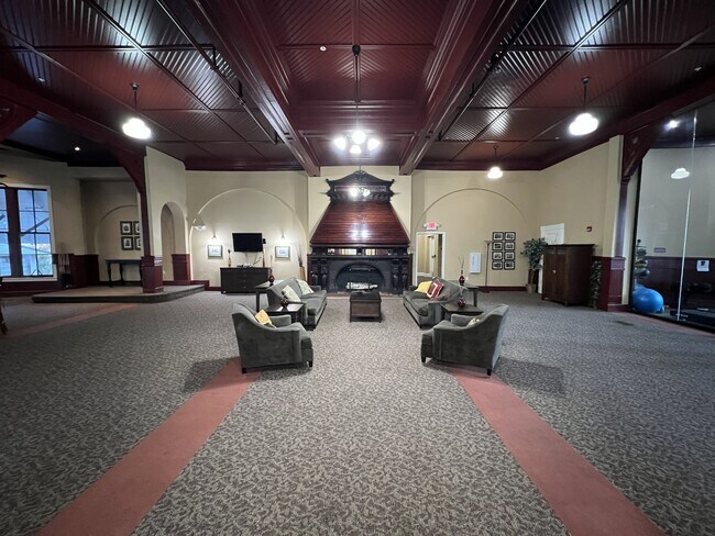 Building Photo - 2601 Hume Dr