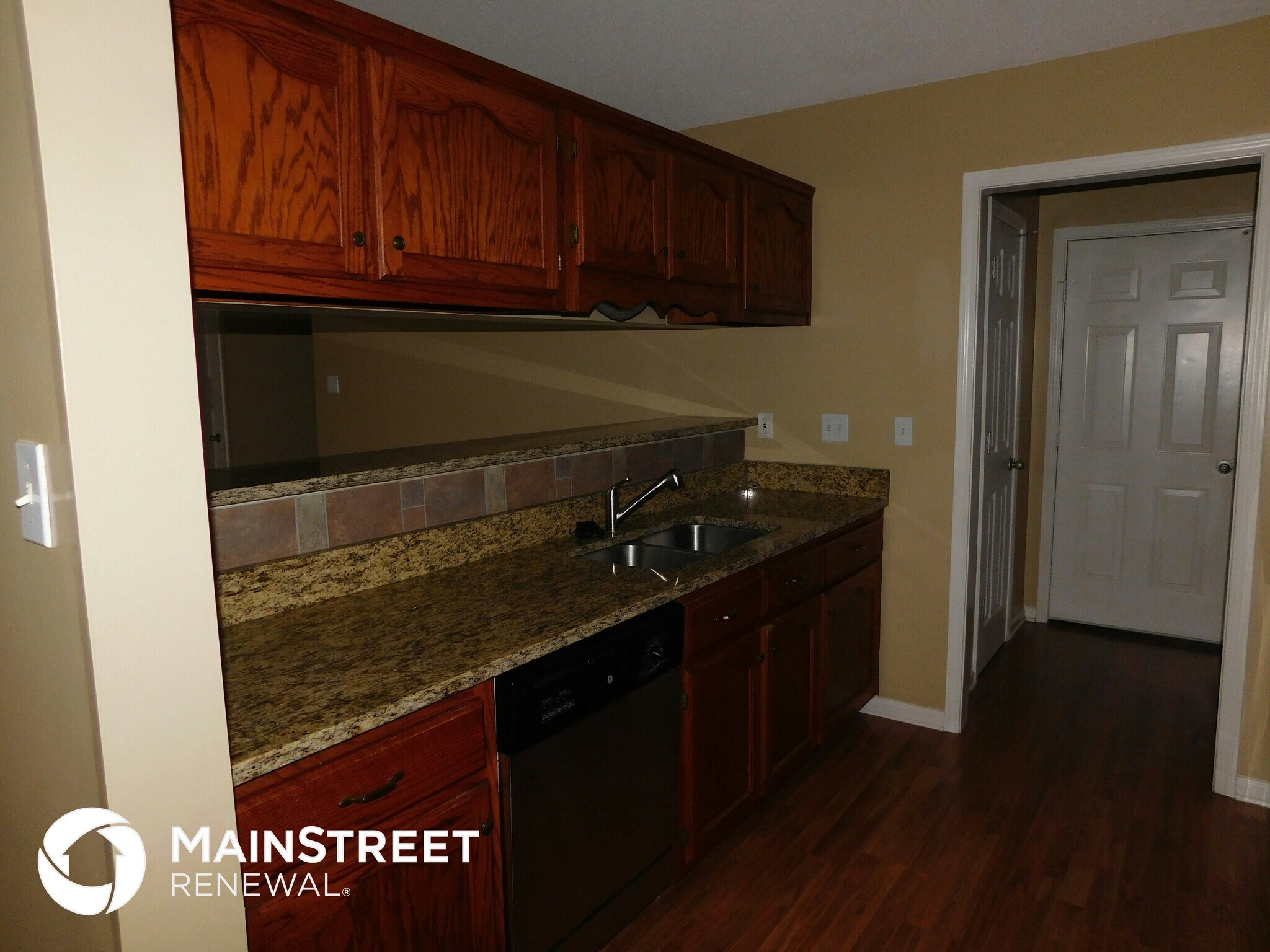 Building Photo - 1688 Sarah Ann Dr W