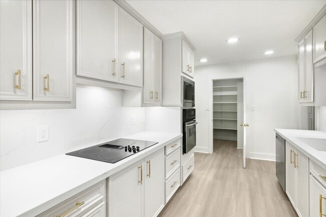 Building Photo - 4360 Thomas Ln