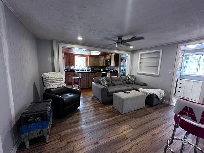 Building Photo - 5595 Virginia St