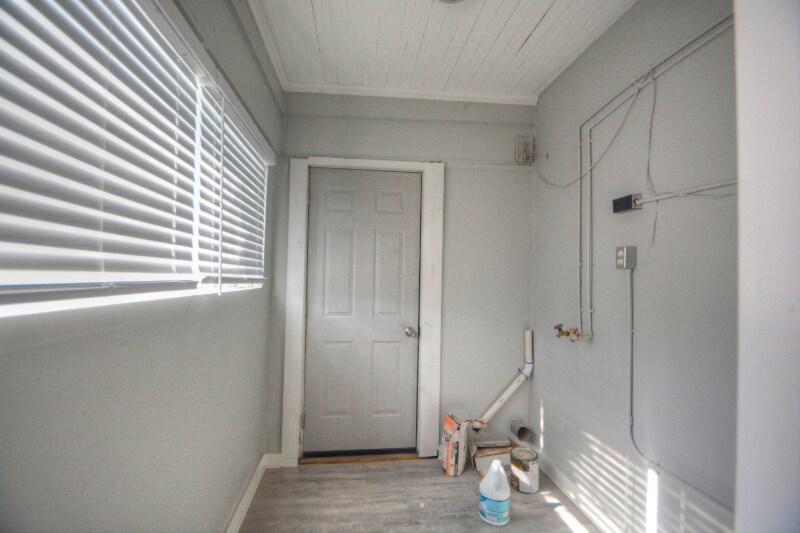 Building Photo - 2384 Forest Ave