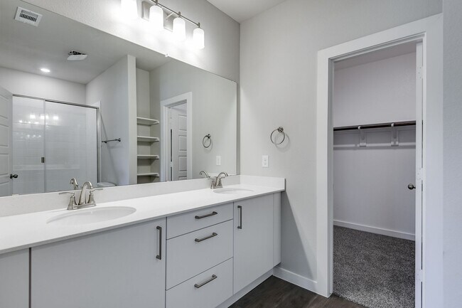 Building Photo - 736 Wheatfield Dr