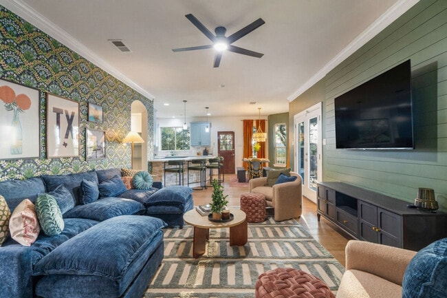 Building Photo - 13420 Trail Driver St