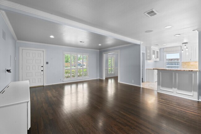 Building Photo - 1328 Bingle Rd