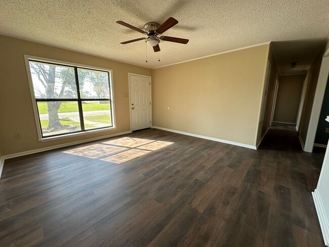 Building Photo - Newly renovated 3 bedroom 2 bath in East Houma