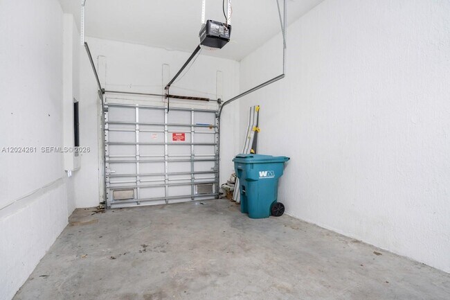 Building Photo - 1170 SW 7th Ct