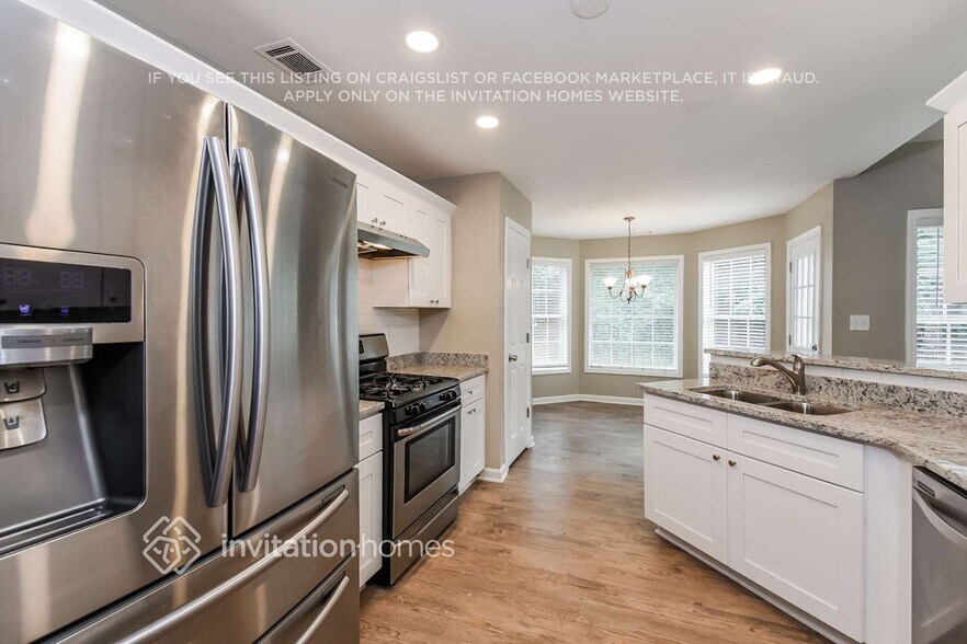 Building Photo - 7555 Golden Sands Dr