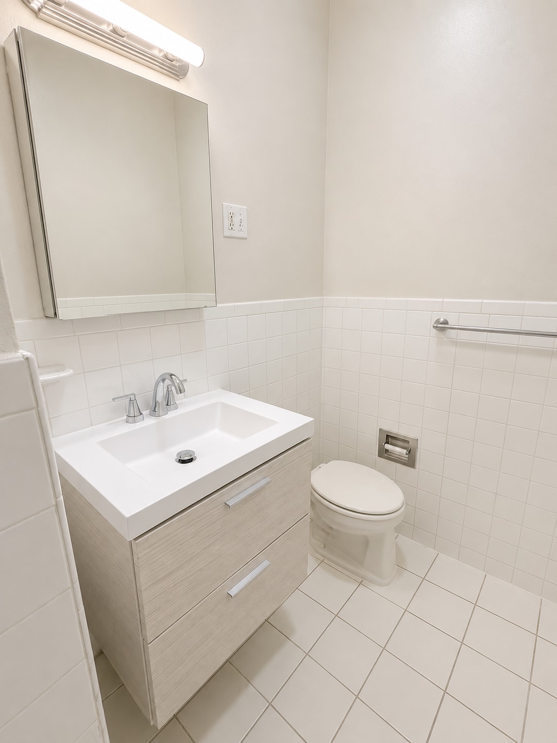 Building Photo - 302 W 98th St