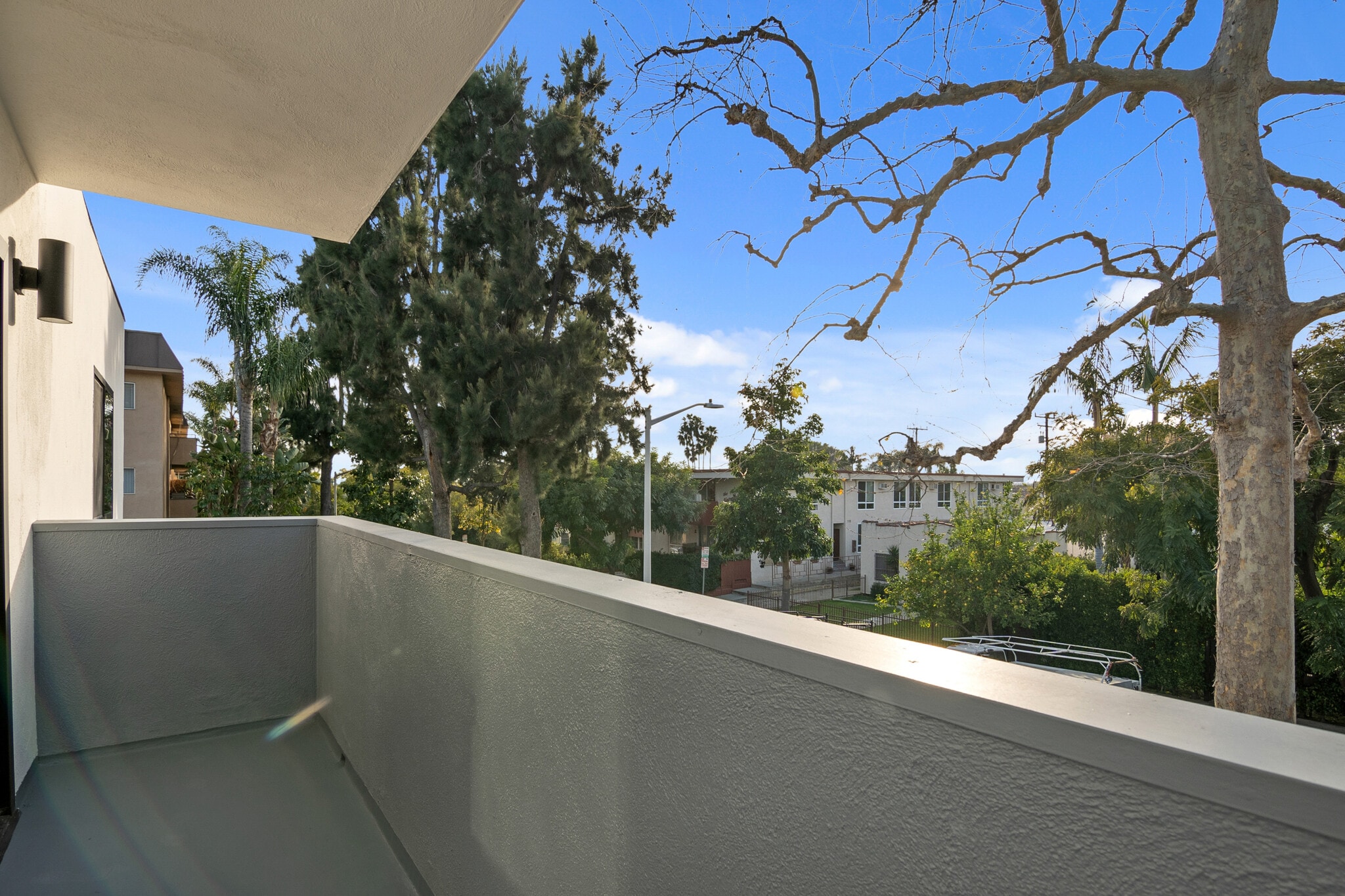 Building Photo - 950 Havenhurst Dr