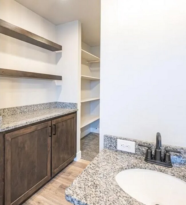 Building Photo - 3 bed, 2.5 bath Townhome in Ammon!!