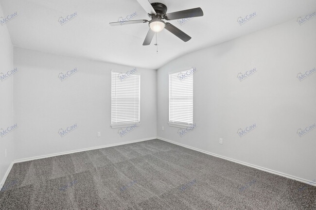 Building Photo - 508 W Lone Star Ave