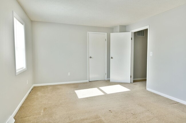 Building Photo - 226-228 W Park Ave