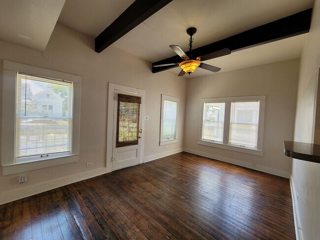 Building Photo - 113/115 Vitra Place