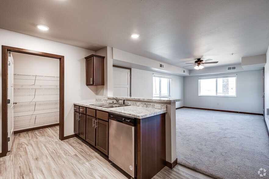 1BR, 1BA with Pantry - 763 SF - The Pines on 33rd