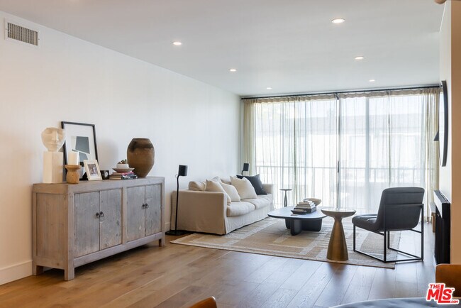 Building Photo - 1351 N Crescent Heights Blvd