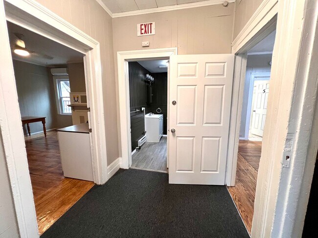 Building Photo - 259-261 N. Dithridge Street (Full Service)