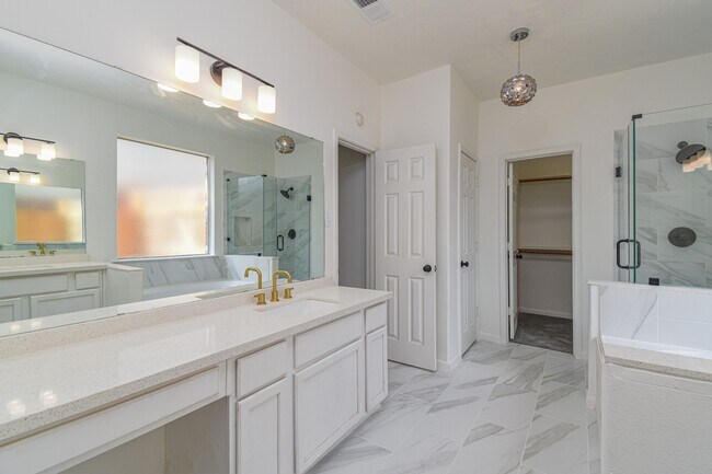 Building Photo - 30611 Country Meadows Dr