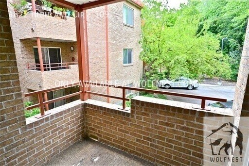 Building Photo - No Deposit Option! Exclusive 2 Bedroom Hol...