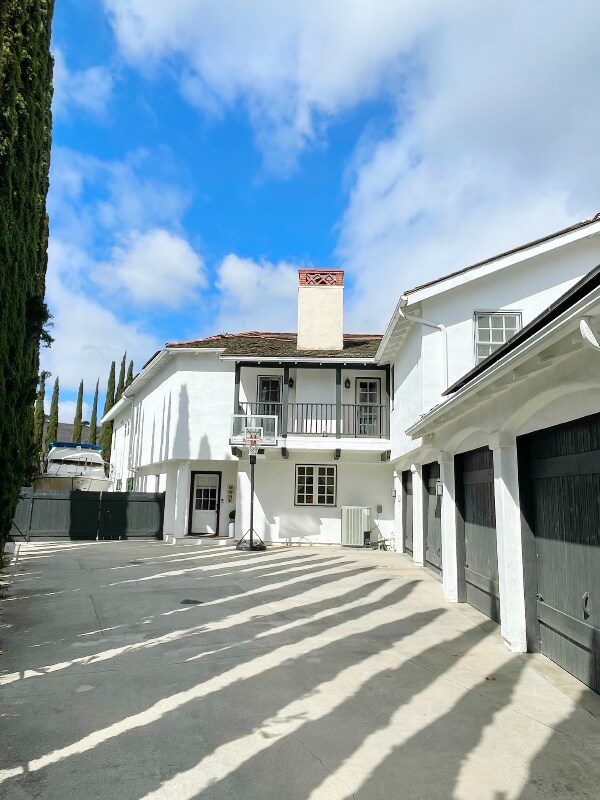 Building Photo - 29570 Spotted Bull Ln