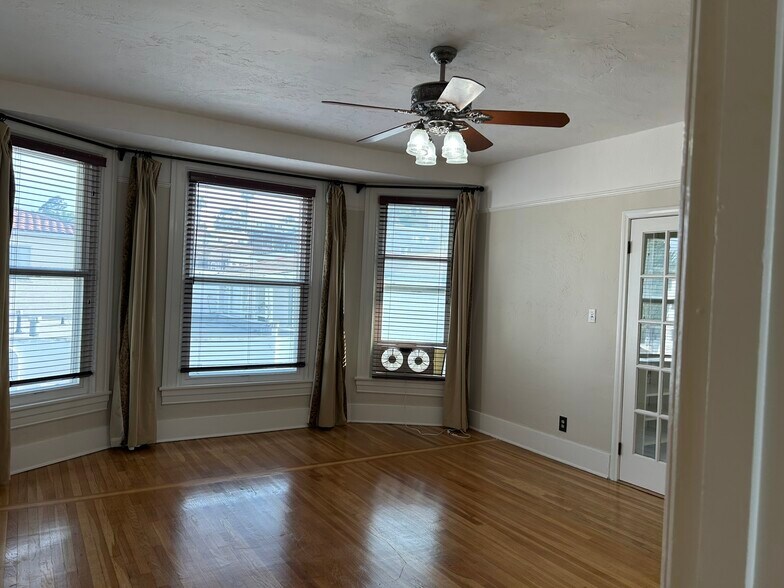 Building Photo - 2329 Curlew St