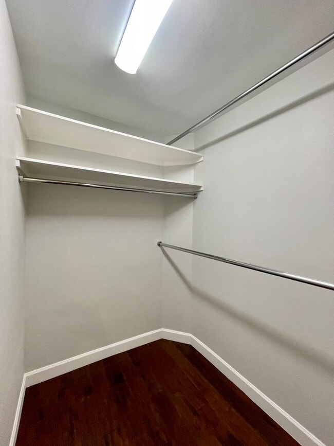 Building Photo - 6 month lease- AVAIL IN AUGUST- Immaculate...