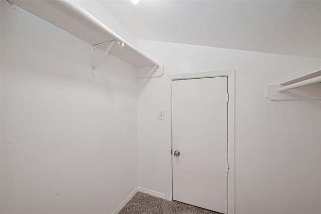 Building Photo - 2107 Shadowbriar Dr