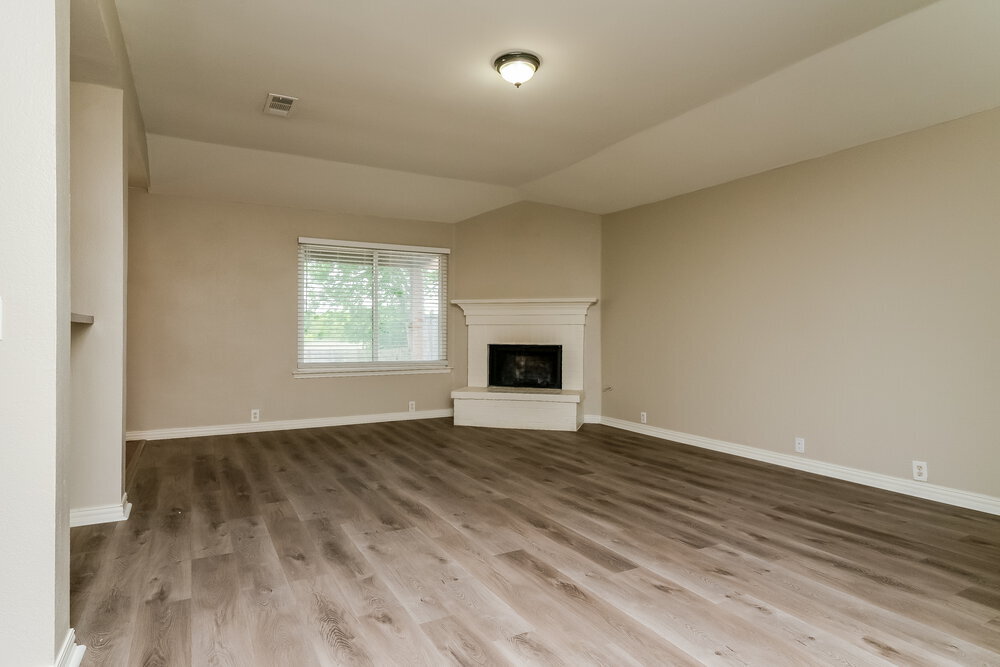 Building Photo - 1001 Springcreek Dr