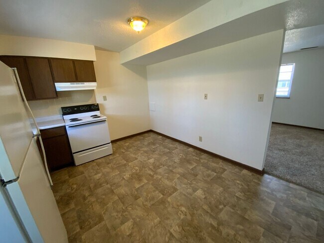 Building Photo - 560 NE Park Ln