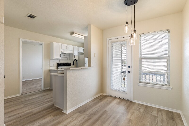 Building Photo - 5810 Redstone Dr