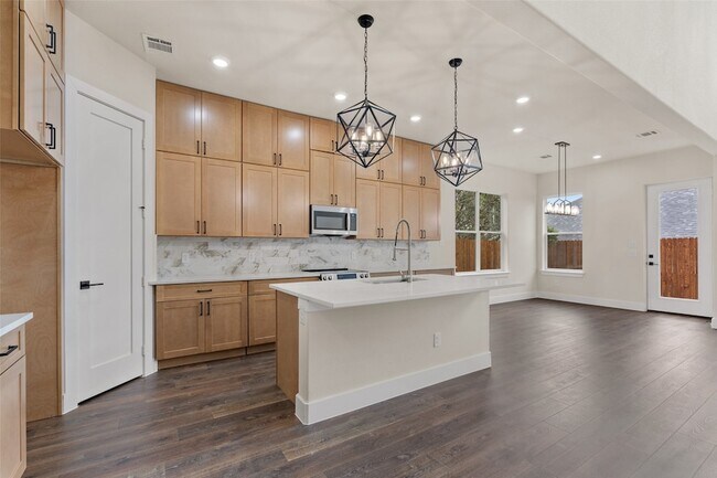Building Photo - 5702 Barkridge Dr