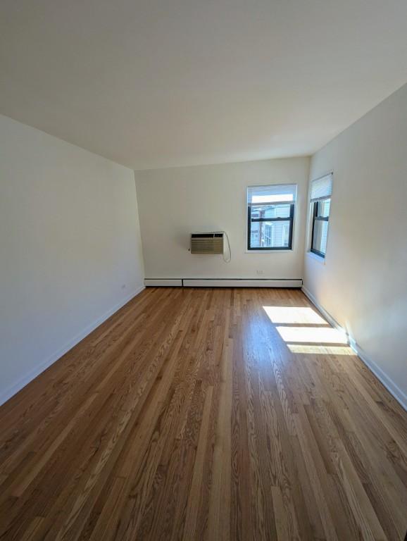 Building Photo - 1 bedroom in CHICAGO IL 60645