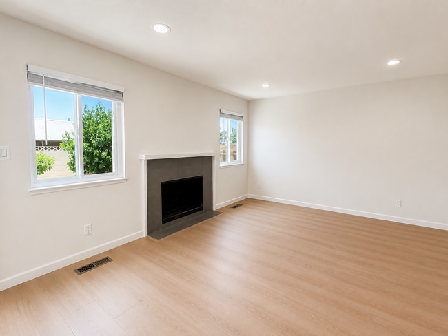 Building Photo - Townhome has been remodeled top to bottom, everything brand new!