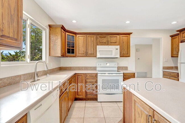 Building Photo - 8860 Fabienne Way