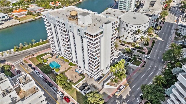 Building Photo - 3200 Collins Ave