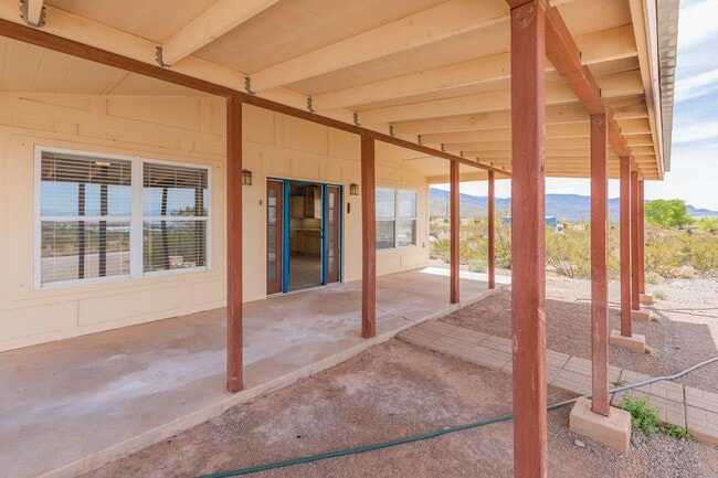 Building Photo - Home with Amazing Vews!