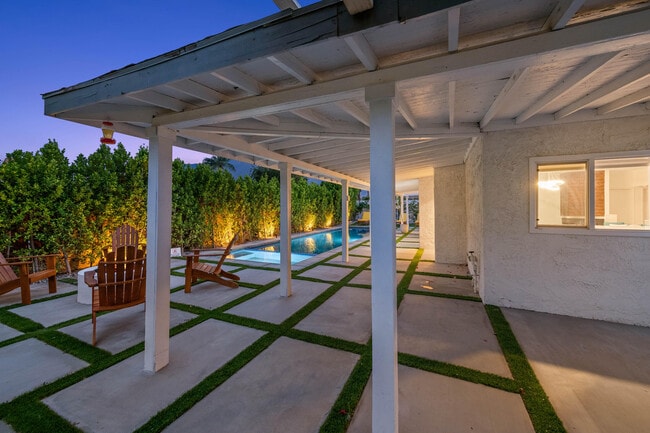 Building Photo - 1433 E Caleta Way