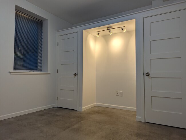 Building Photo - 2818 NE FREMONT ST