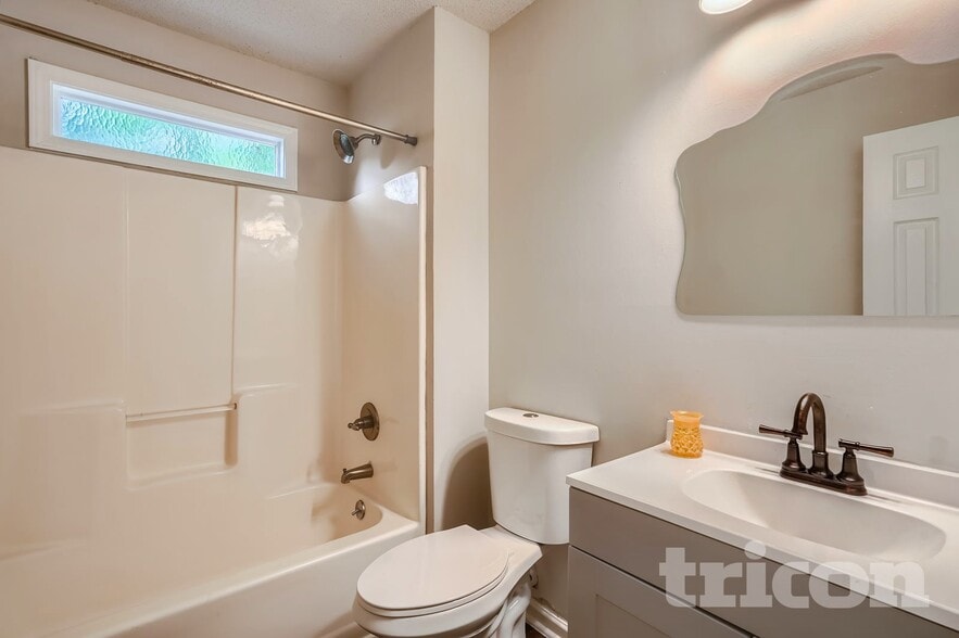 Building Photo - 330 Cowan Rd