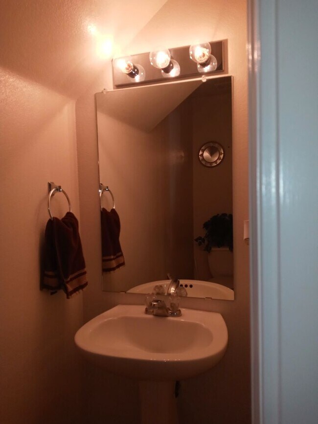 Building Photo - Enchanted Hills