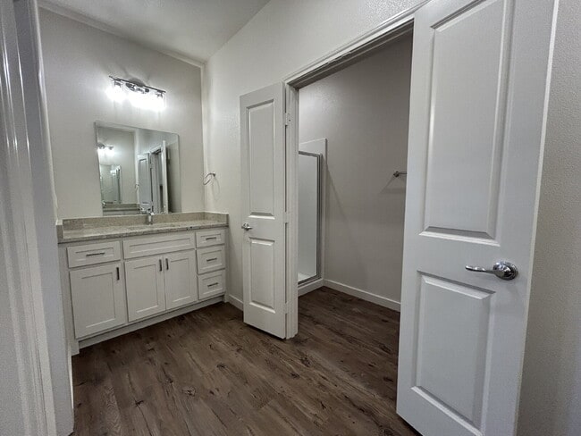 Building Photo - Gorgeous Duplex in Frenship East!