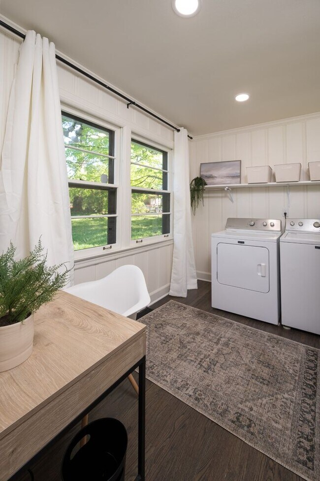 Building Photo - 504 Bismark Dr