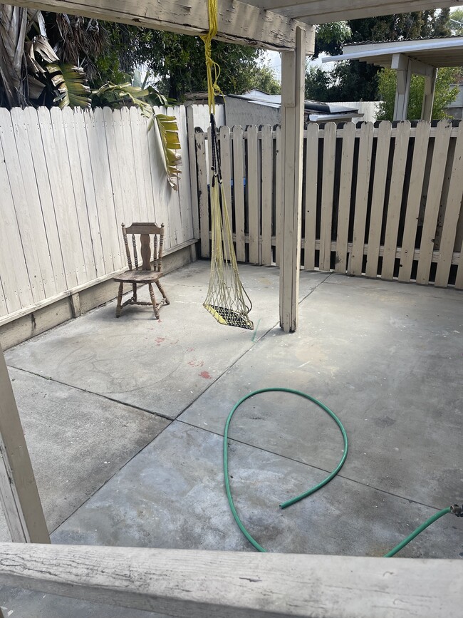 Private backyard - 1537 W 224th St