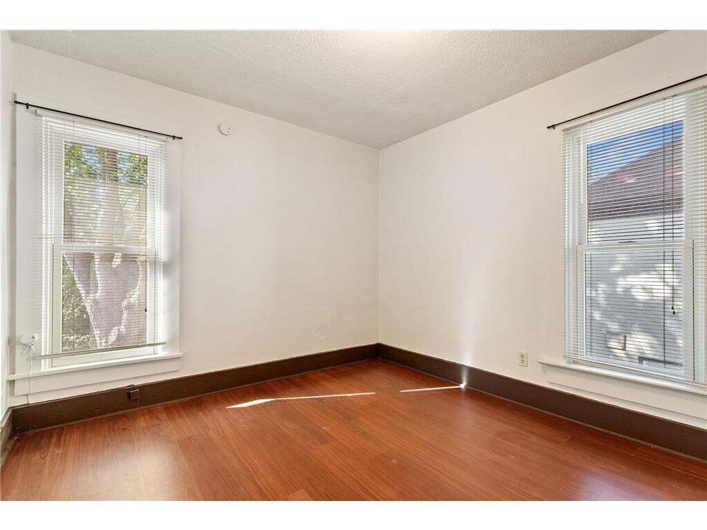 Building Photo - 525 8th Ave SE