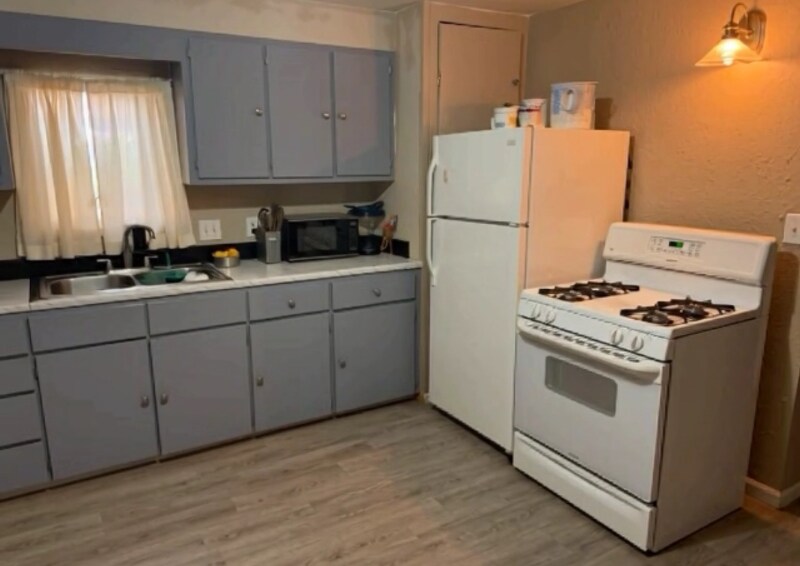 Building Photo - 811 W 30th St