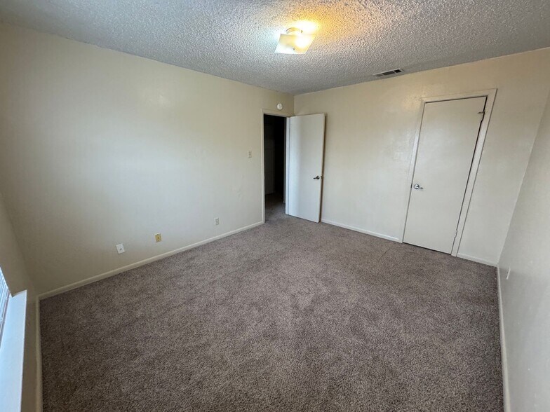 Building Photo - 4504 Chase Cir