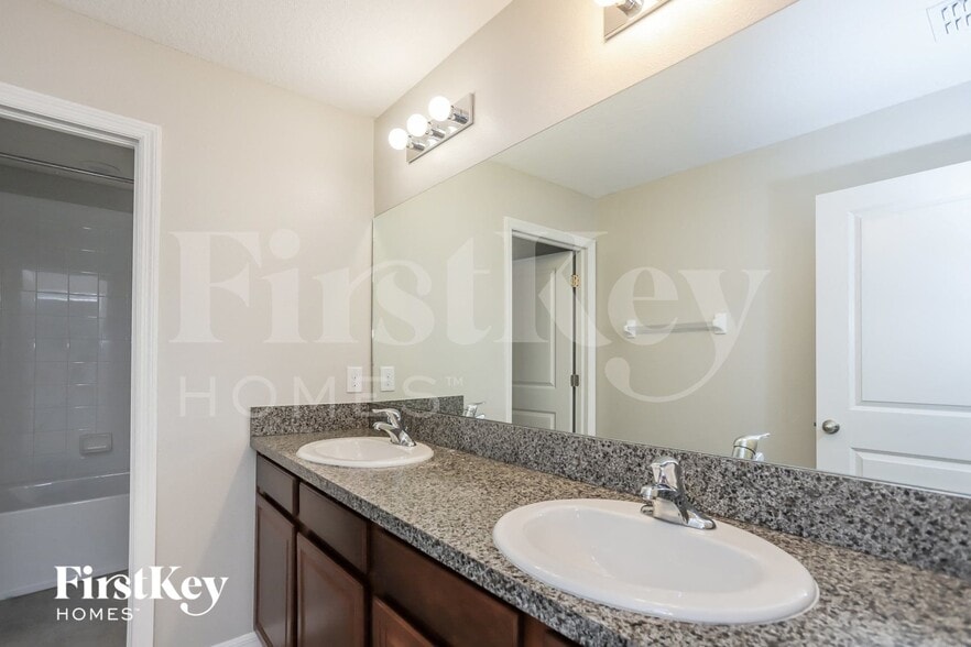 Building Photo - 9632 Sage Creek Dr