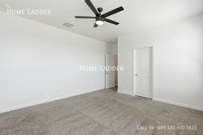 Building Photo - 2713 N Camden Dr