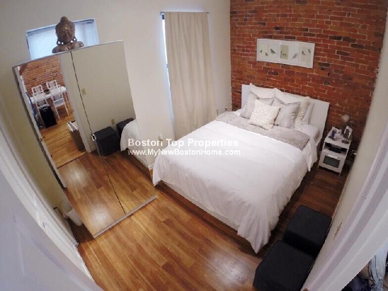 Primary Photo - 65 Hemenway St