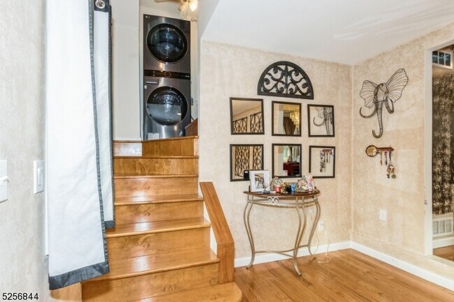 Building Photo - 48 Bellows Ln